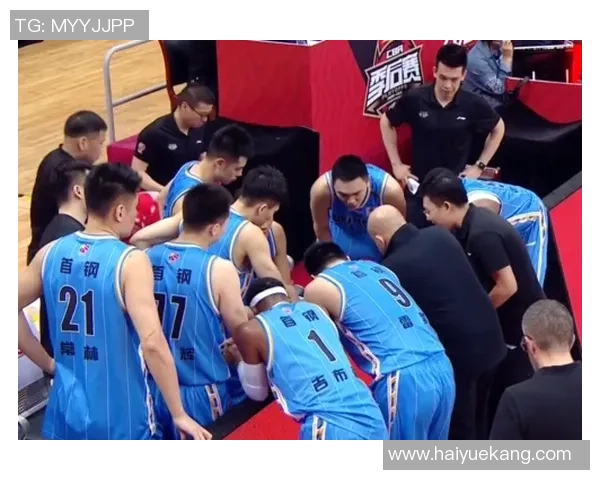 武汉篮球队比赛经验引发热议球迷对战术和表现的不同看法